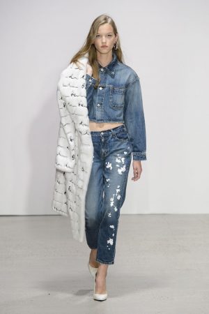 hbz nyfw ss2018 trends dark denim 10 de la renta rs18 1035 1509389494