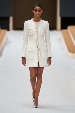 00008 Chanel Couture Spring 22 credit gorunway